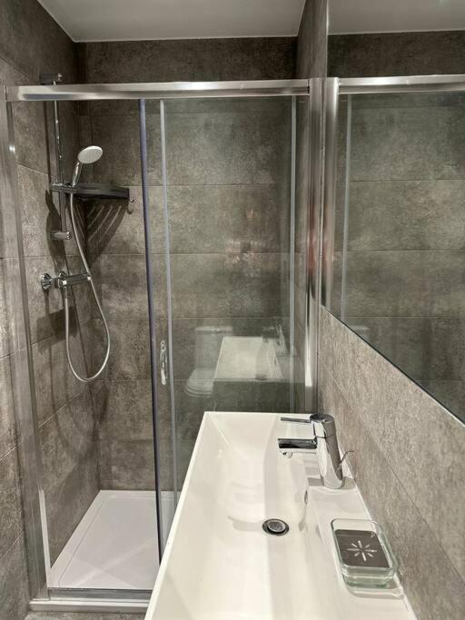 Stunning 2 Bed/2Bath Flat In Heart Of Kensington Apartment London Exterior photo